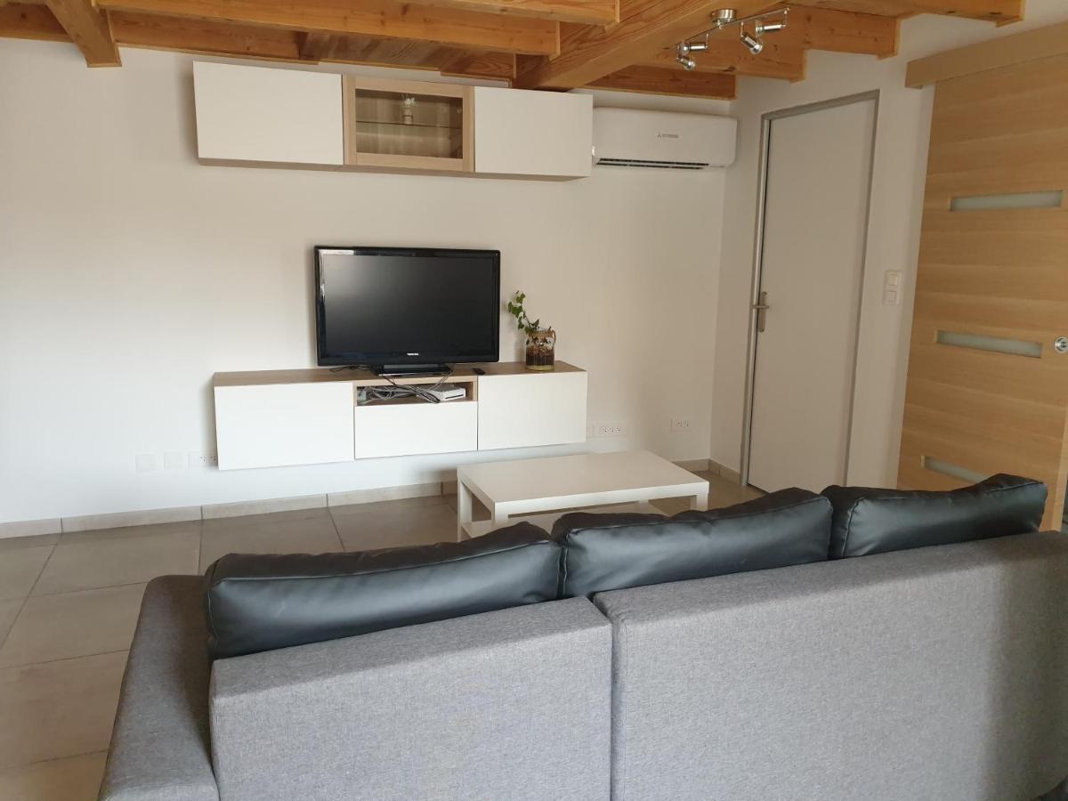 Petite Maison Meublee Entre Avignon Et Carpentras Morieres-les-Avignon Bagian luar foto